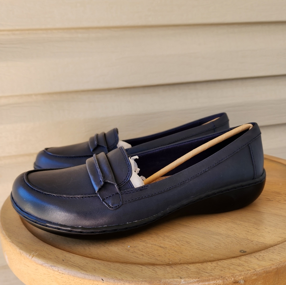 Clarks Ashland Lily navy blue loafer - Picture 8 of 9